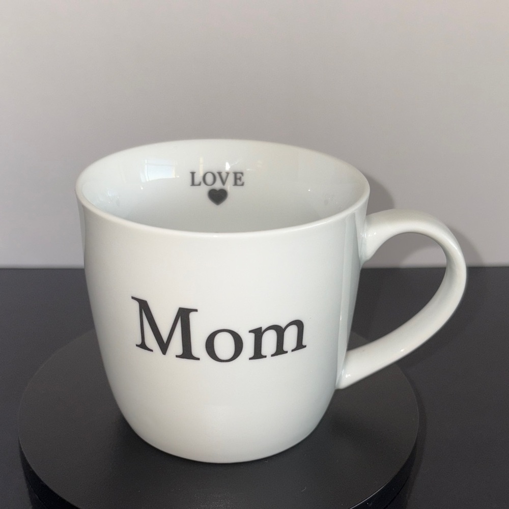 Williams Sonoma White 'Mom' Mug with ‘Love’ Heart